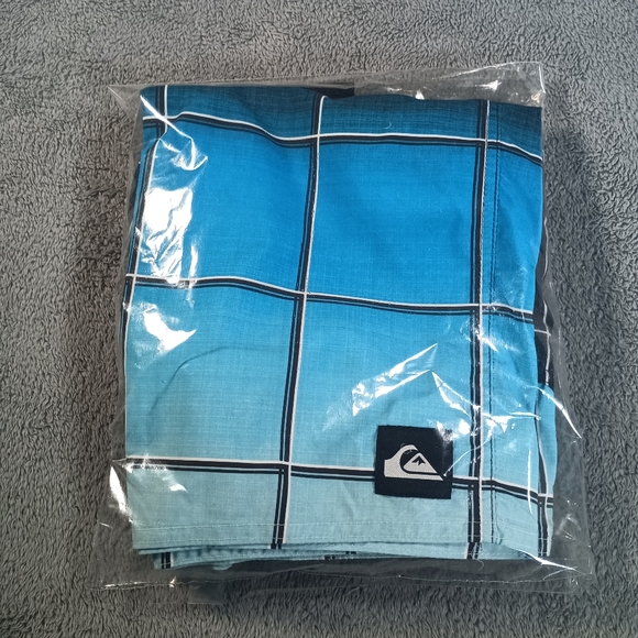 Quicksilver Shorts 32w - Picture 7 of 8